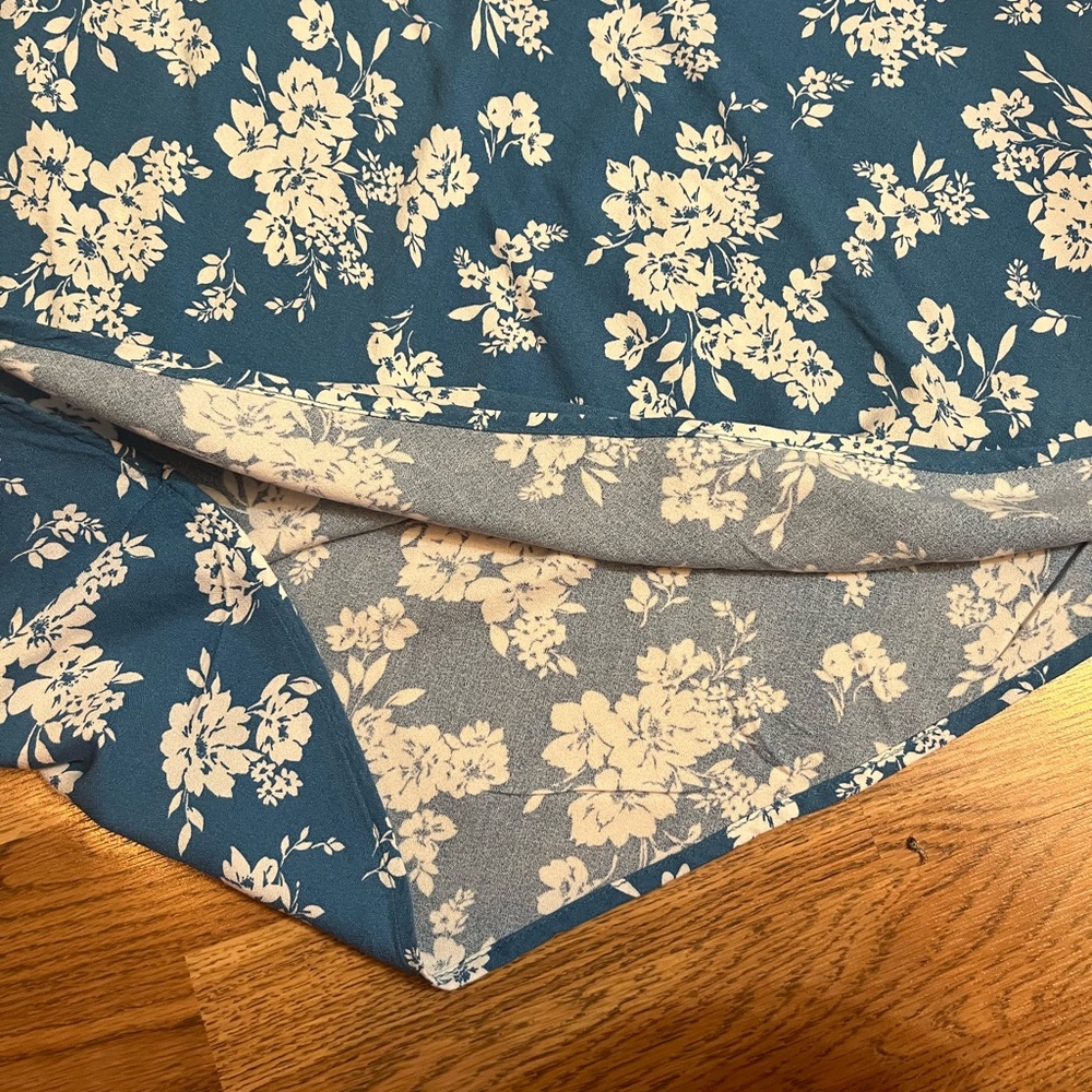 Blue Midi Skirt with Flowers, new w/o tags - Picture 3 of 9